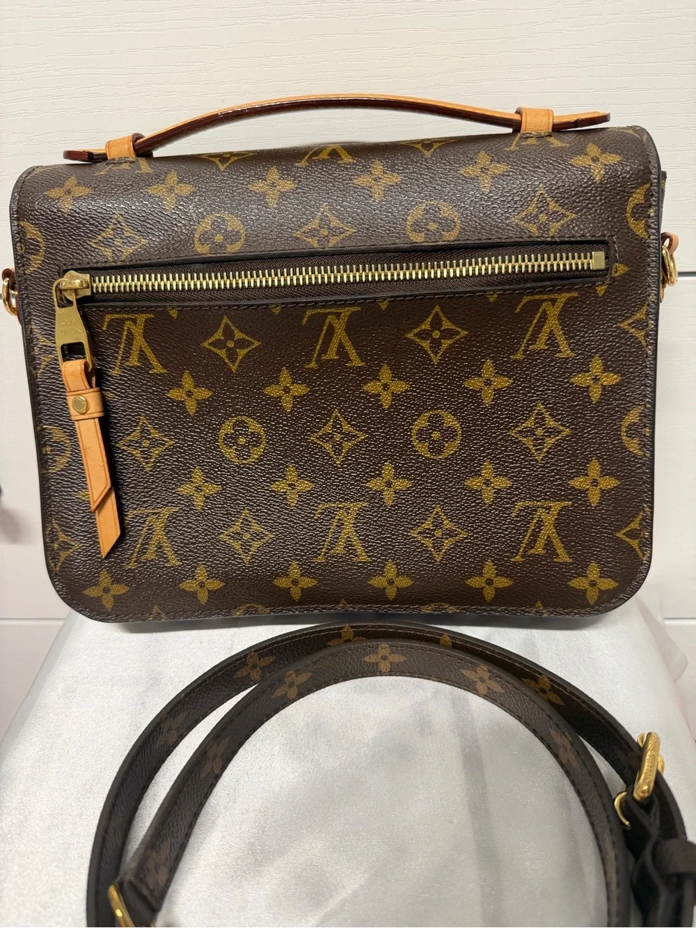Louis Vuitton Metis pochette monogram canvas shoulder bag